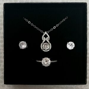 White Gold And Diamond Jewelry Set